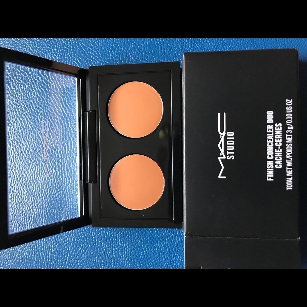 Authentic MAC Studio Finish concealer DUO